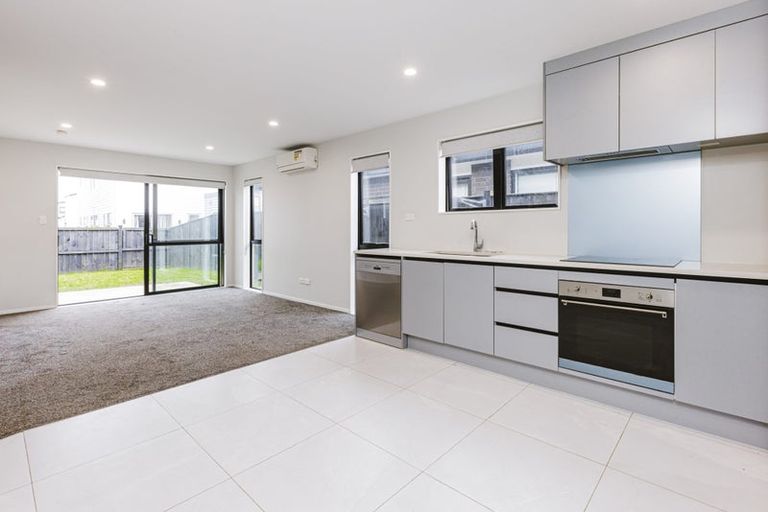 Photo of property in 19 Farmland Road, Papakura, 2110