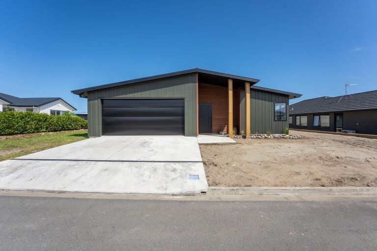 Photo of property in 57 Seagrass Place, Otaki Beach, Otaki, 5512