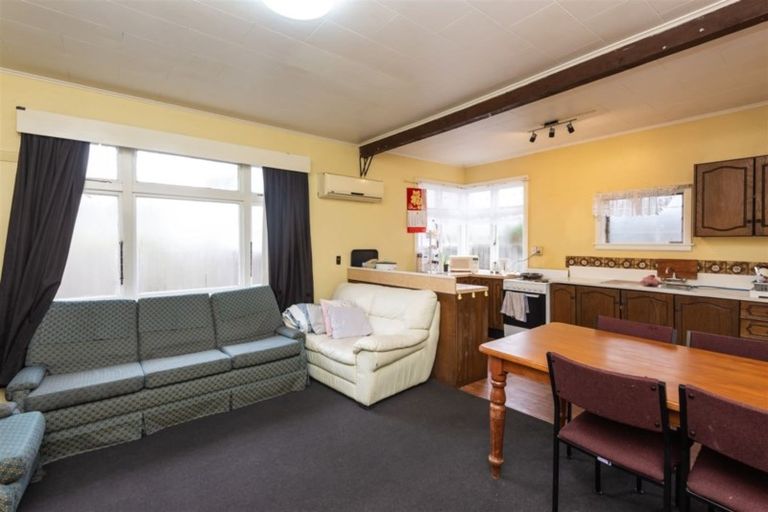 Photo of property in 3 Broadbent Street, Riccarton, Christchurch, 8041