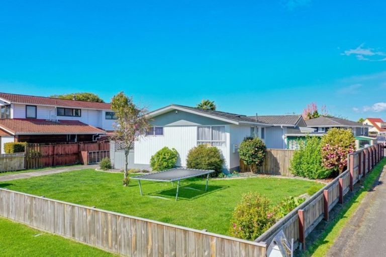 Photo of property in 15 Puriri Crescent, Edgecumbe, 3120