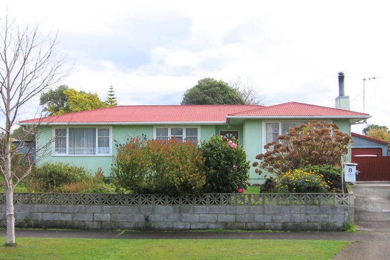 Photo of property in 8 Mokau Place, Terrace End, Palmerston North, 4410