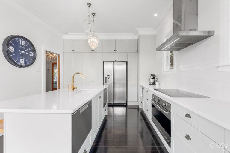 Photo of property in 16 Hinau Street, Woburn, Lower Hutt, 5010