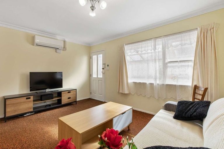 Photo of property in 2/70 Station Road, Papatoetoe, Auckland, 2025