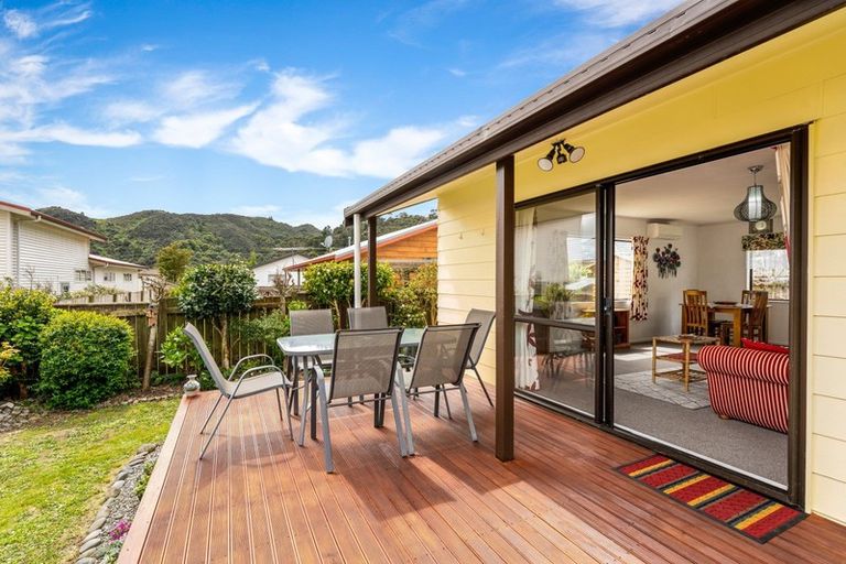 Photo of property in 5a Glenbrook Grove, Naenae, Lower Hutt, 5011