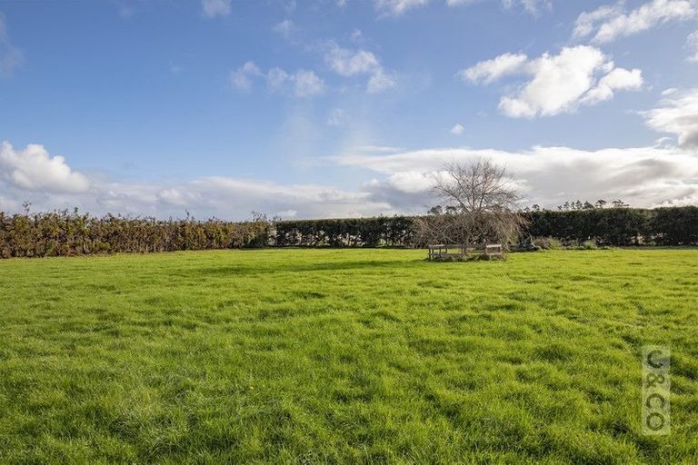 Photo of property in 138 Taupaki Road, Taupaki, 0782