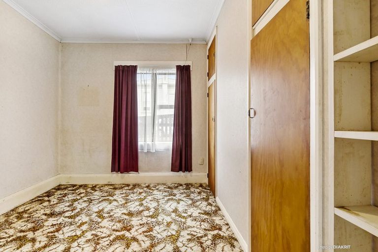 Photo of property in 21 Helston Road, Johnsonville, Wellington, 6037