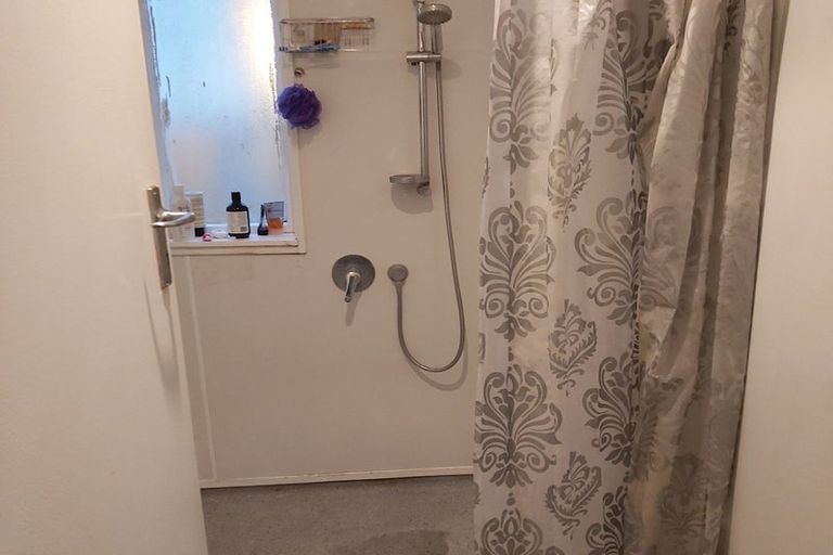 Photo of property in 11 Edge Hill, Mount Victoria, Wellington, 6011