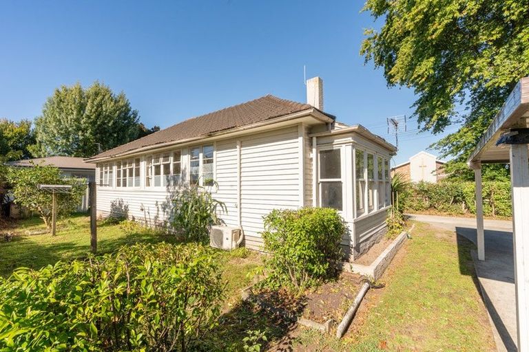 Photo of property in 2 Sare Crescent, Fairfield, Hamilton, 3214