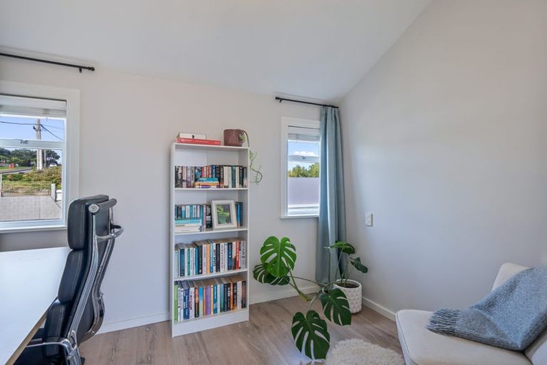 Photo of property in 114 Seaview Road, Paraparaumu Beach, Paraparaumu, 5032