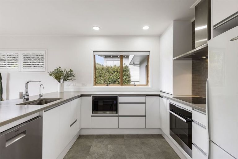 Photo of property in 127 Mellons Bay Road, Mellons Bay, Auckland, 2014