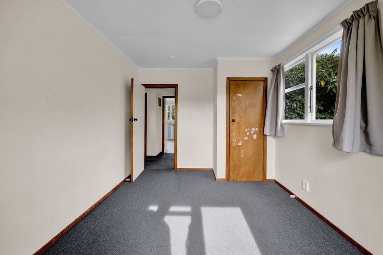 Photo of property in 12 Grenville Street, Marfell, New Plymouth, 4310