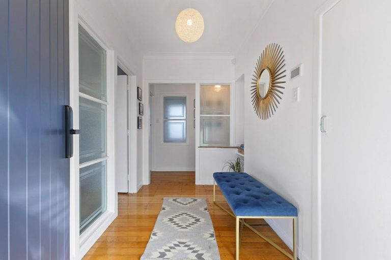 Photo of property in 2/97 Crawford Avenue, Mangere Bridge, Auckland, 2022