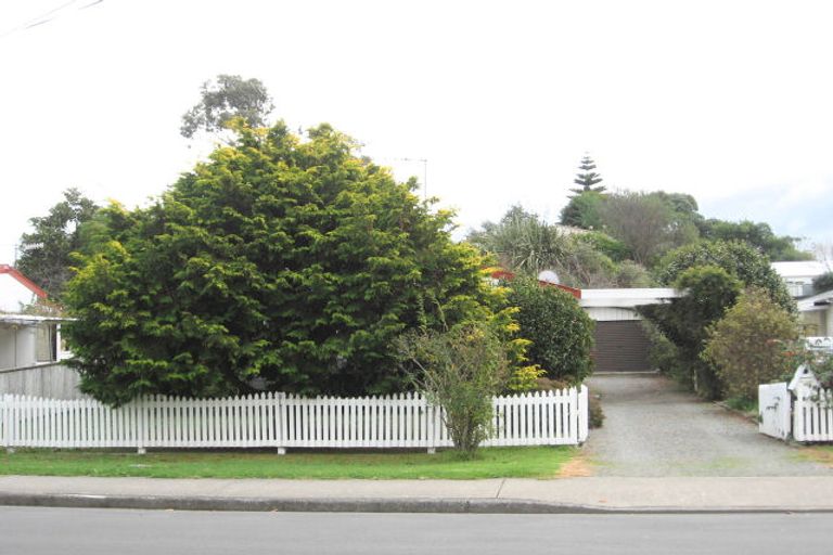 Photo of property in 215 Matai Road, Raumati Beach, Paraparaumu, 5032