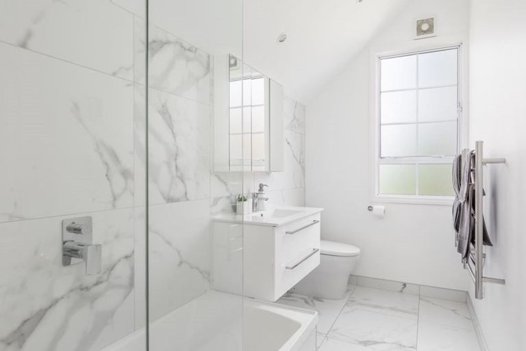 Photo of property in 1/48 Seaton Road, Murrays Bay, Auckland, 0630