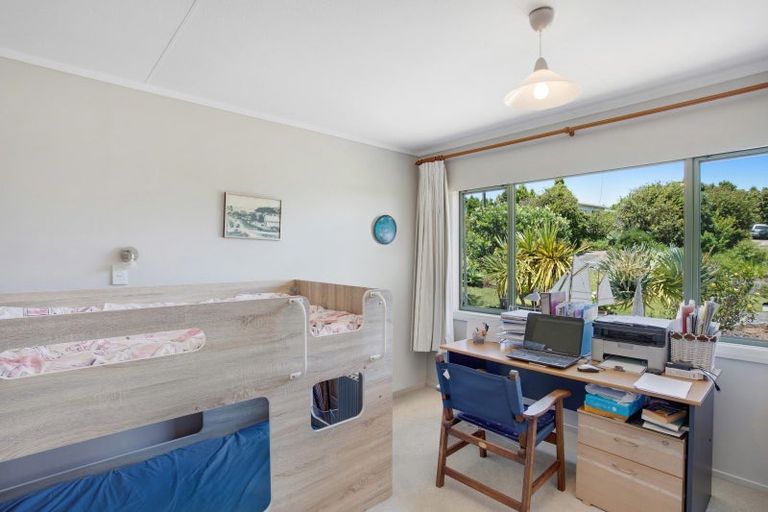 Photo of property in 37 Oneroa Road, Russell, 0202