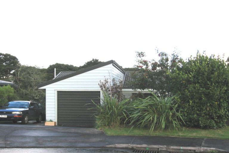 Photo of property in 19 Jacinta Grove, Swanson, Auckland, 0612