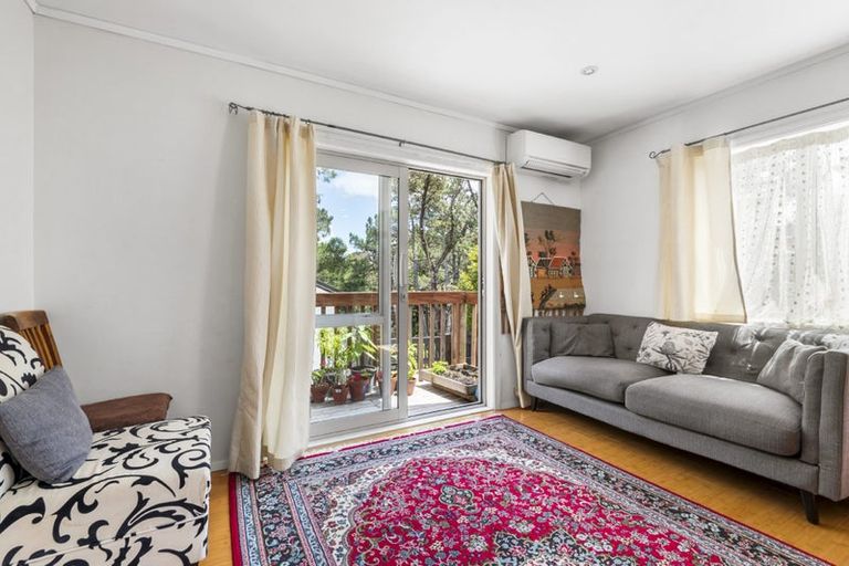 Photo of property in 5 Saddleback Rise, Murrays Bay, Auckland, 0630