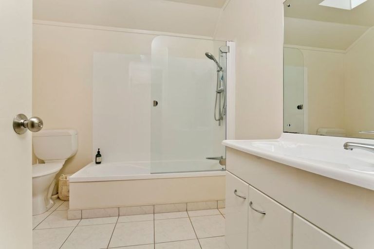 Photo of property in 7/14 Ponderosa Drive, Oteha, Auckland, 0632