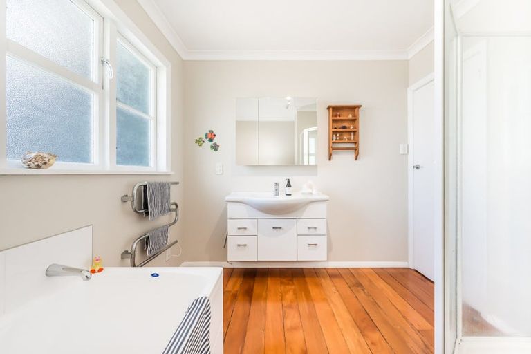 Photo of property in 118 Raumati Road, Raumati Beach, Paraparaumu, 5032