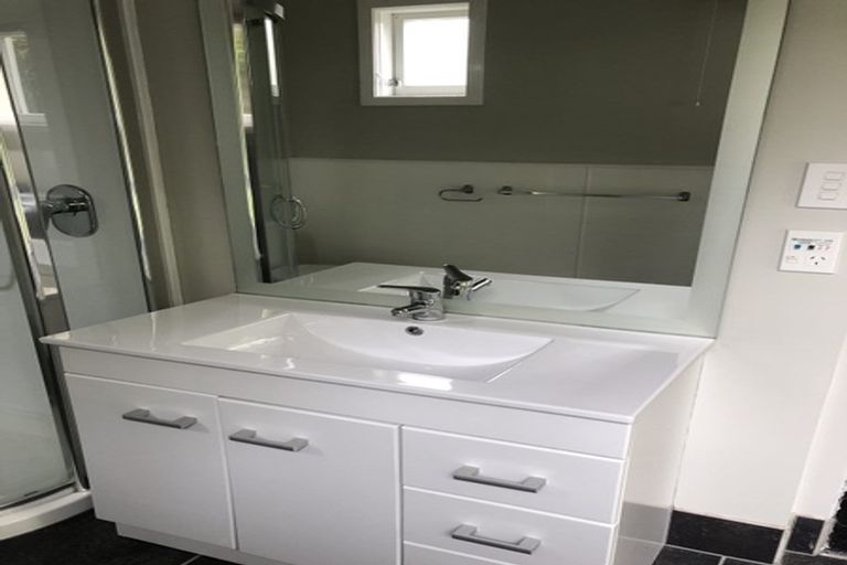 Photo of property in 5 Newnham Court, Tawa, Wellington, 5028