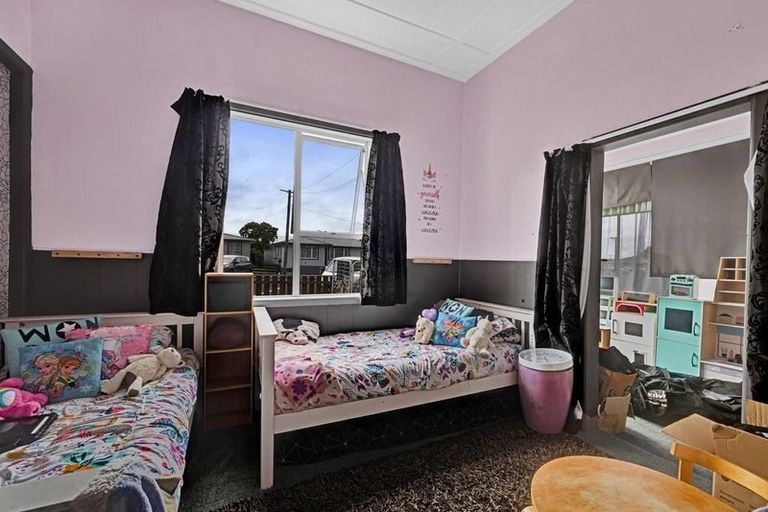 Photo of property in 11 Preston Street, Eltham, 4322