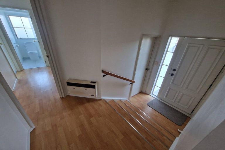 Photo of property in 2/182 Mokoia Road, Chatswood, Auckland, 0626