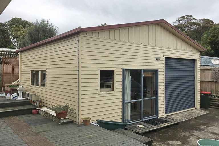 Photo of property in 34 Glennandrew Drive, Half Moon Bay, Auckland, 2012