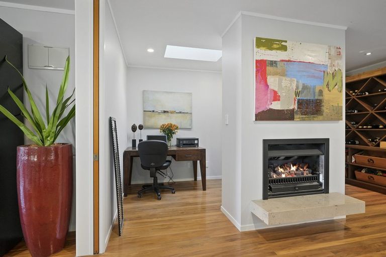 Photo of property in 6a Terrylyn Drive, Hillcrest, Auckland, 0627