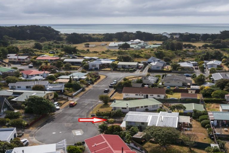 Photo of property in 8 O'rourke Place, Otaki Beach, Otaki, 5512