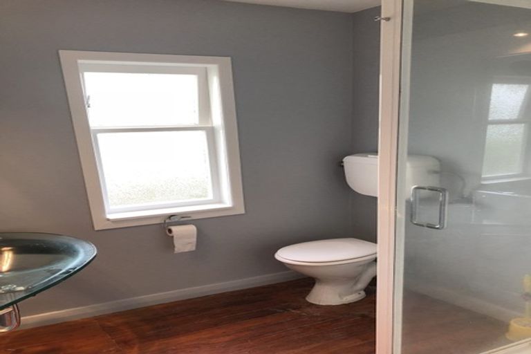 Photo of property in 44 Sylvan Avenue, Northcote, Auckland, 0627