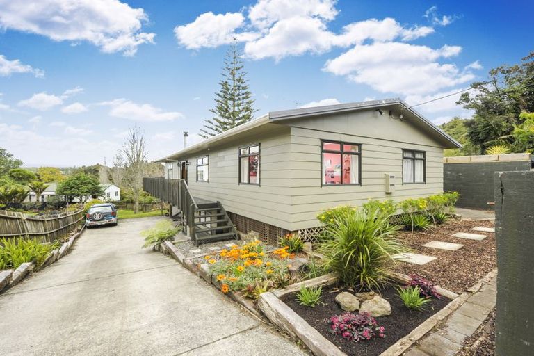 Photo of property in 138 Woodlands Park Road, Titirangi, Auckland, 0604