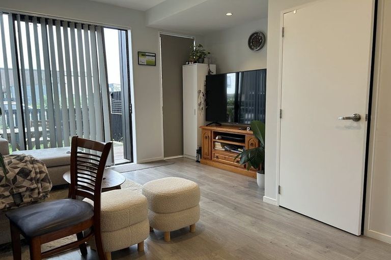 Photo of property in 43 Te Aparangi Road, Papakura, 2110