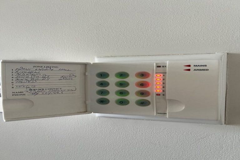 Photo of property in 68 Beach Road, Mellons Bay, Auckland, 2014