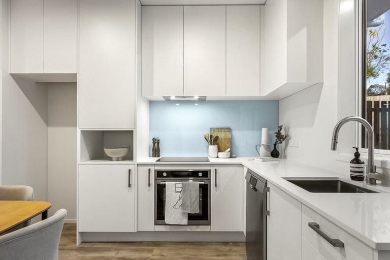 Photo of property in 7c Camrose Place, Glenfield, Auckland, 0629