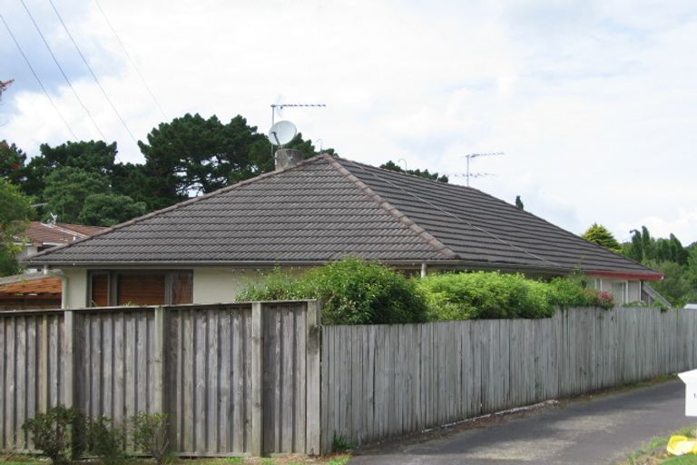Photo of property in 2/12 Miro Street, New Lynn, Auckland, 0600
