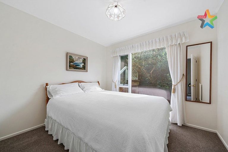 Photo of property in 14 Maungaraki Road, Korokoro, Lower Hutt, 5012