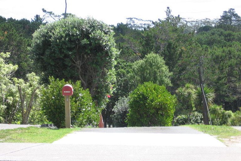 Photo of property in 32 Aberdeen Road, Campbells Bay, Auckland, 0620