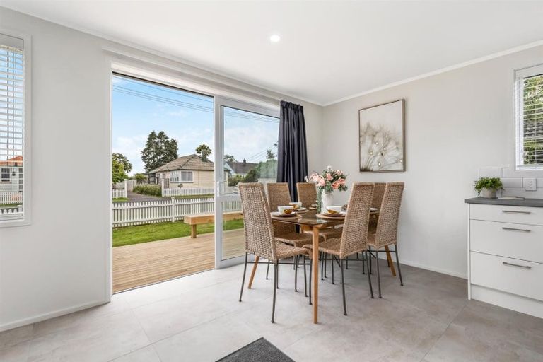 Photo of property in 18 Village Way, Ardmore, Papakura, 2582