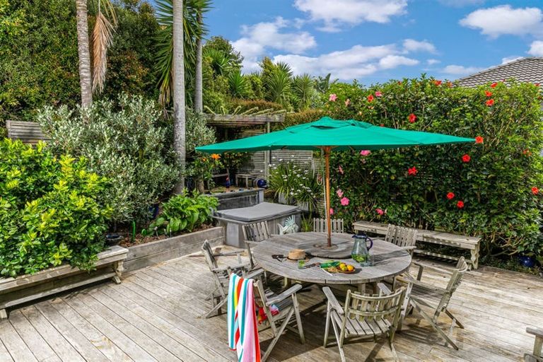 Photo of property in 2/5a Galaxy Drive, Mairangi Bay, Auckland, 0630