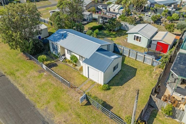 Photo of property in 3 Ruanui Street, Himatangi Beach, Foxton, 4891