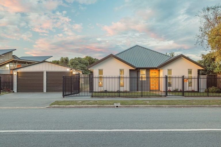 Photo of property in 44 Queenspark Drive, Parklands, Christchurch, 8083