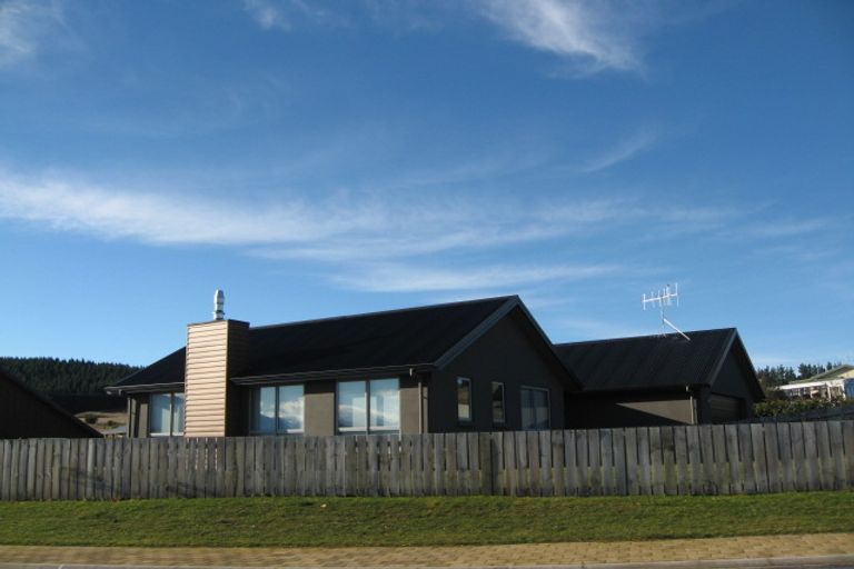 Photo of property in 1 Bob Lee Place, Wanaka, 9305