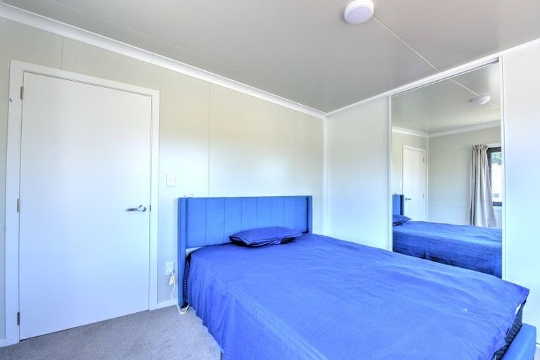 Photo of property in 2 Clifford Street, Clinton, 9534