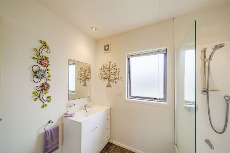 Photo of property in 142 Avondale Road, Greenmeadows, Napier, 4112