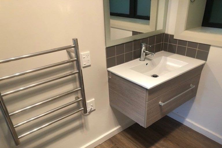 Photo of property in 2/37 Singers Road, Korokoro, Lower Hutt, 5012