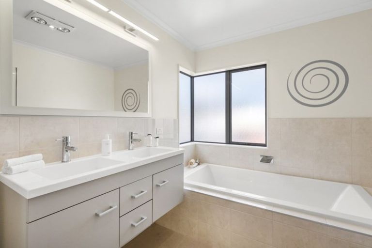 Photo of property in 89a Cambridge Terrace, Waterloo, Lower Hutt, 5011