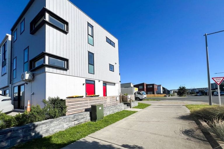 Photo of property in 21 Tahingamanu Road, Hobsonville, Auckland, 0616