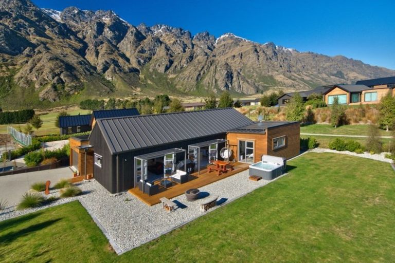 Photo of property in 7 Bretby Court, Jacks Point, Queenstown, 9371