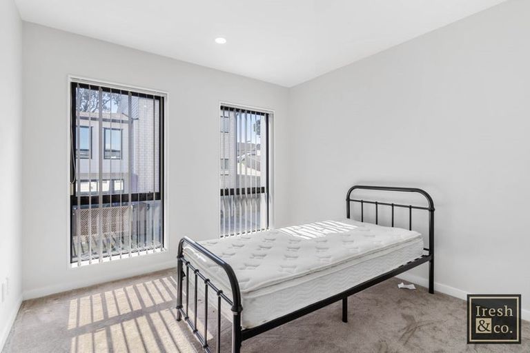 Photo of property in 12 Kohuora Lane, Papatoetoe, Auckland, 2025