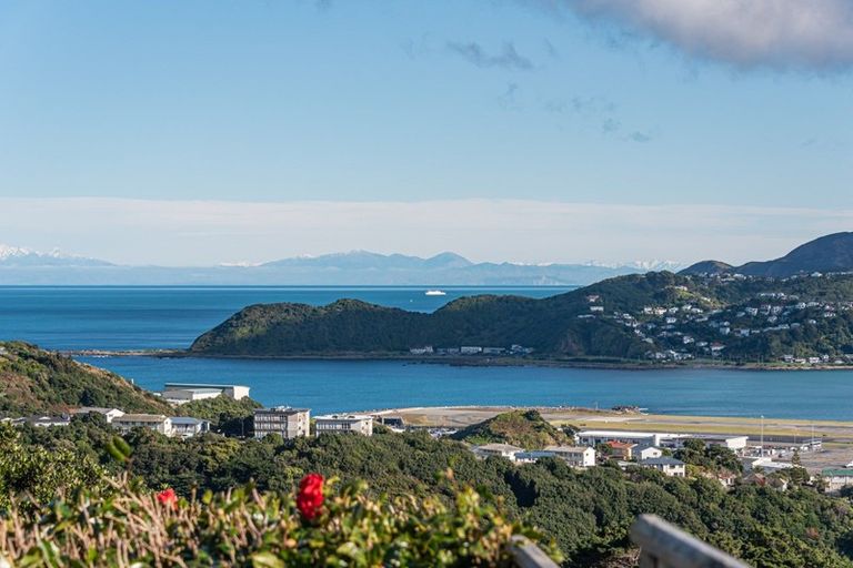 Photo of property in 82 Beacon Hill Road, Strathmore Park, Wellington, 6022